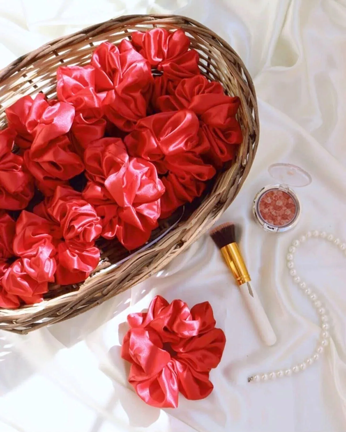 kırmızı-saten-toka